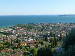 Casa Marsilva - holiday apartment in old town centre, near the lake Toscolano Maderno